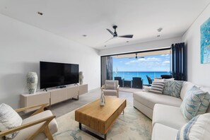 Apartment, 2 Schlafzimmer, Terrasse, Meerblick | Wohnzimmer