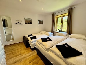 Family Quadruple Room, Garden View | Premium bedding, pillowtop beds, desk, blackout drapes - Casa de Rainer Tommerup (Tommerup)