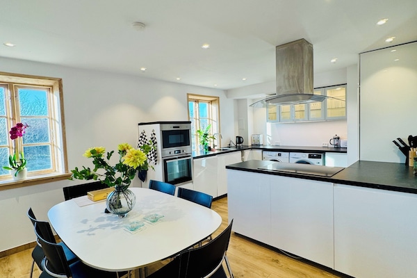 Oven, stovetop, dishwasher, electric kettle