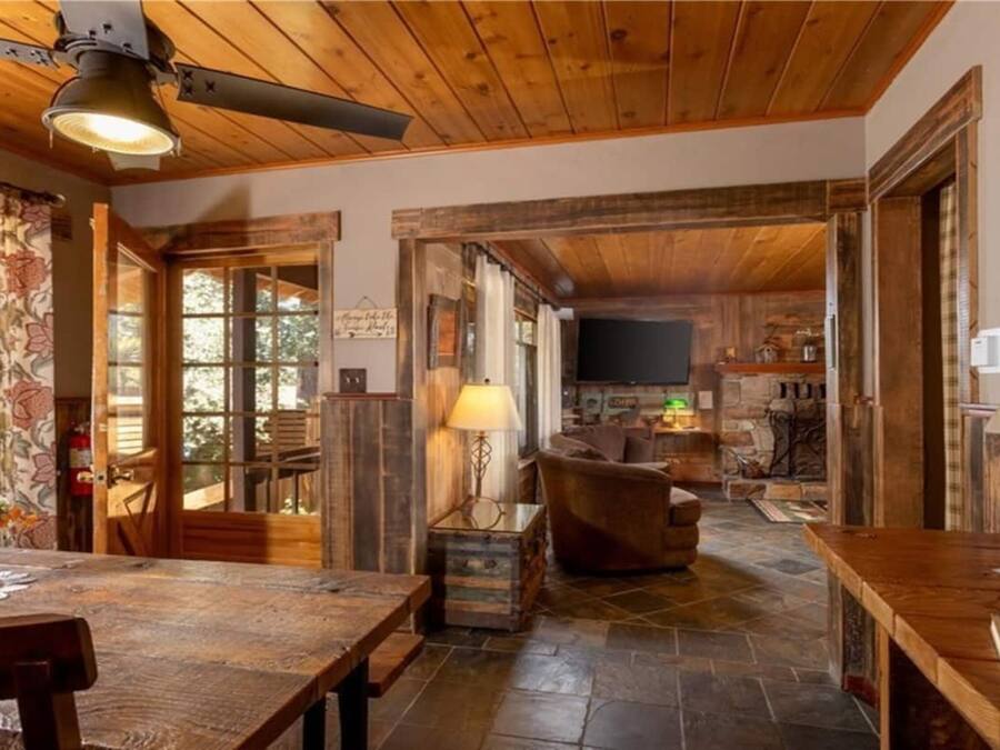 Executive Cabin, 2 Bedrooms, Hot Tub, Mountain View | Private kitchen | Fridge, microwave, oven, stovetop