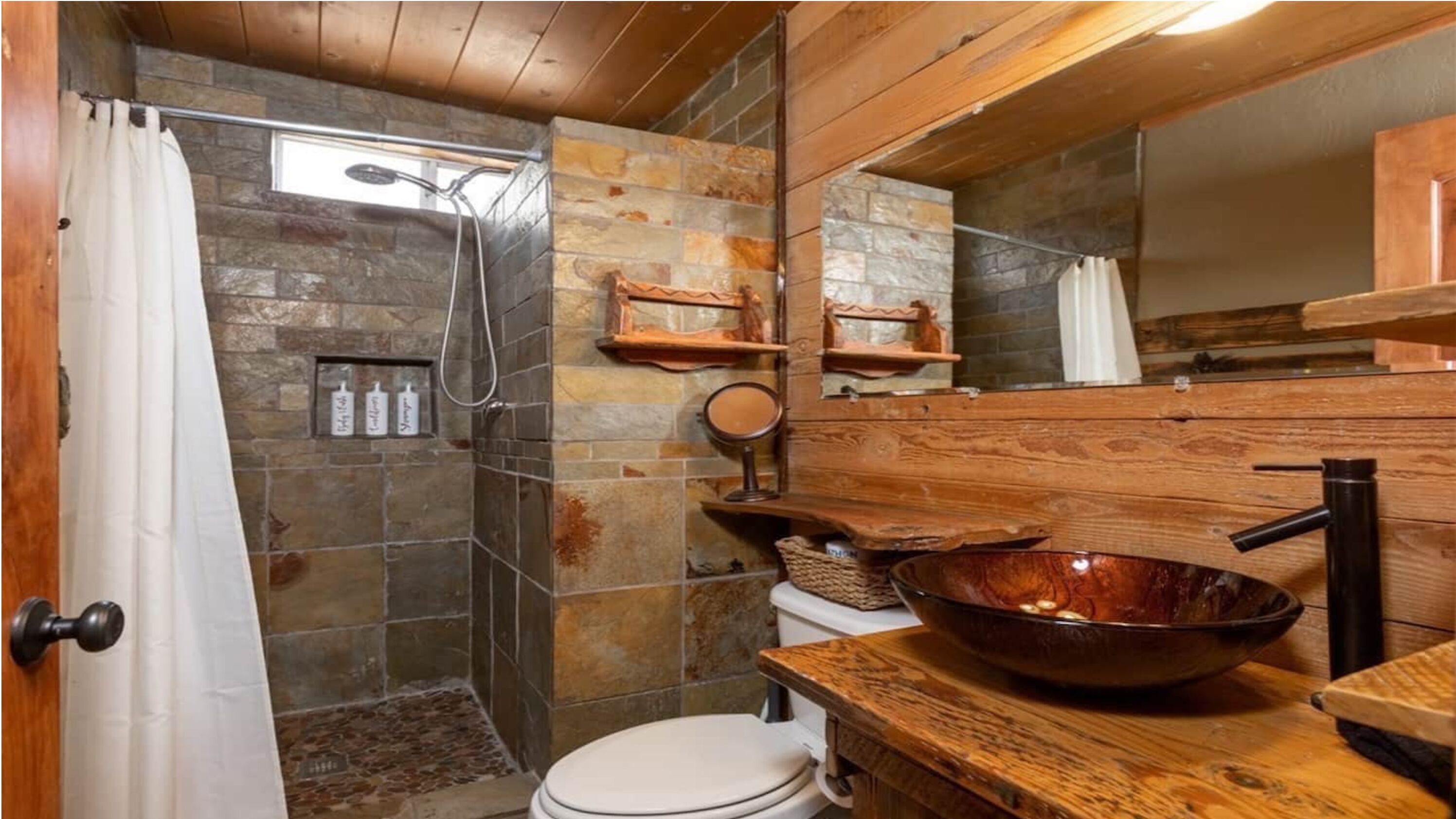 Executive Cabin, 2 Bedrooms, Hot Tub, Mountain View | Bathroom