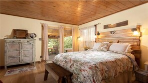 Cabin Executive, 2 phòng ngủ, bồn tắm nước nóng, quang cảnh núi | Trang trí khác biệt, trang bị nội thất với thiết kế riêng biệt 