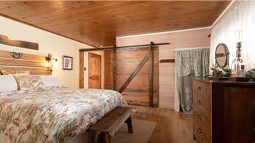 Cabaña ejecutiva, 2 habitaciones, hidromasaje, vista a la montaña | Decoración personalizada y muebles diferentes