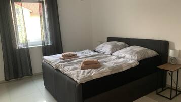2 slaapkamers, een strijkplank/strijkijzer, wifi, beddengoed
