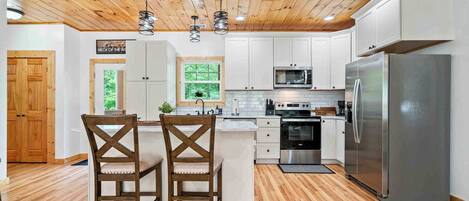 ثلاجة، ميكروويف، فرن، موقد طهي مسطح