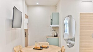 Dining - Studio climatisé & confortable – Paris 17 (Paris)