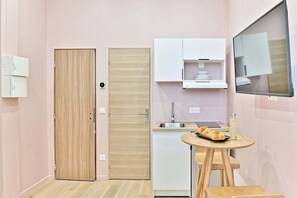 Fridge, stovetop, coffee/tea maker, cookware/dishes/utensils