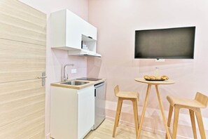 Fridge, stovetop, coffee/tea maker, cookware/dishes/utensils