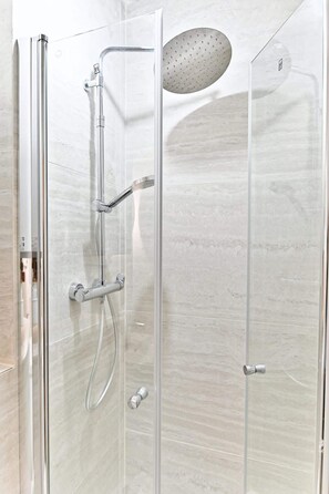 Doccia, asciugacapelli