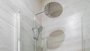 Bathroom - Studio climatisé & confortable - côté Batignolles (Paris)