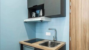 Private kitchen - Studio climatisé & confortable - côté Batignolles (Paris)