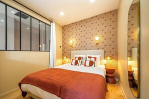 1 dormitorio, tabla de planchar con plancha, wifi y ropa de cama