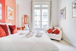 2 chambres, fer et planche à repasser, Wi-Fi, draps fournis