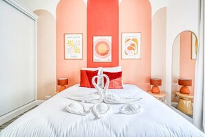 2 bedrooms, iron/ironing board, WiFi, bed sheets
