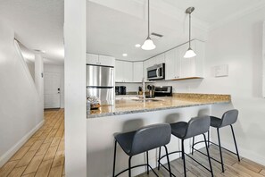 Fridge, microwave, stovetop, dishwasher