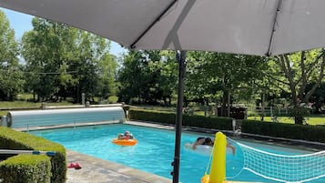 Alberca al aire libre y alberca climatizada