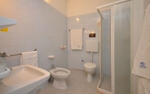 Unclassified image, 2 of 18, button