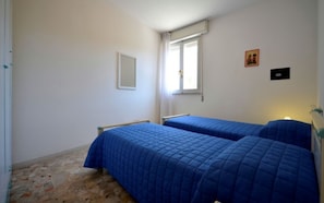 Unclassified image, 5 of 18, button