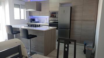 Refrigerador, microondas, horno y lavavajillas