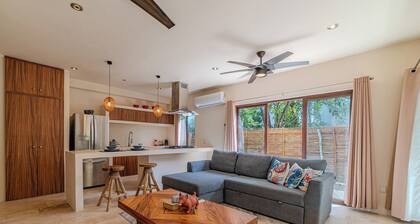 Modern Condo w/ Pool + Fast Wifi. Perfect.