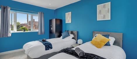 3 bedrooms, iron/ironing board, WiFi, bed sheets