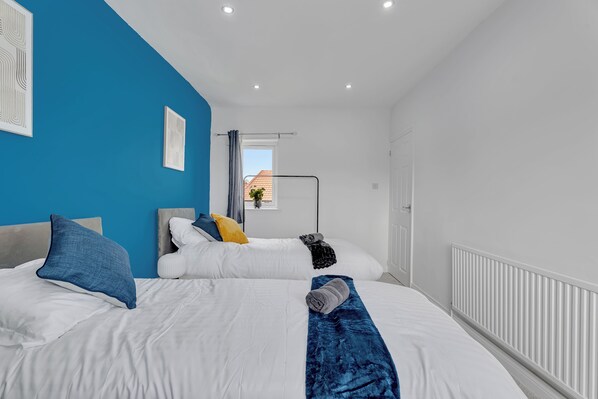 3 bedrooms, iron/ironing board, WiFi, bed sheets