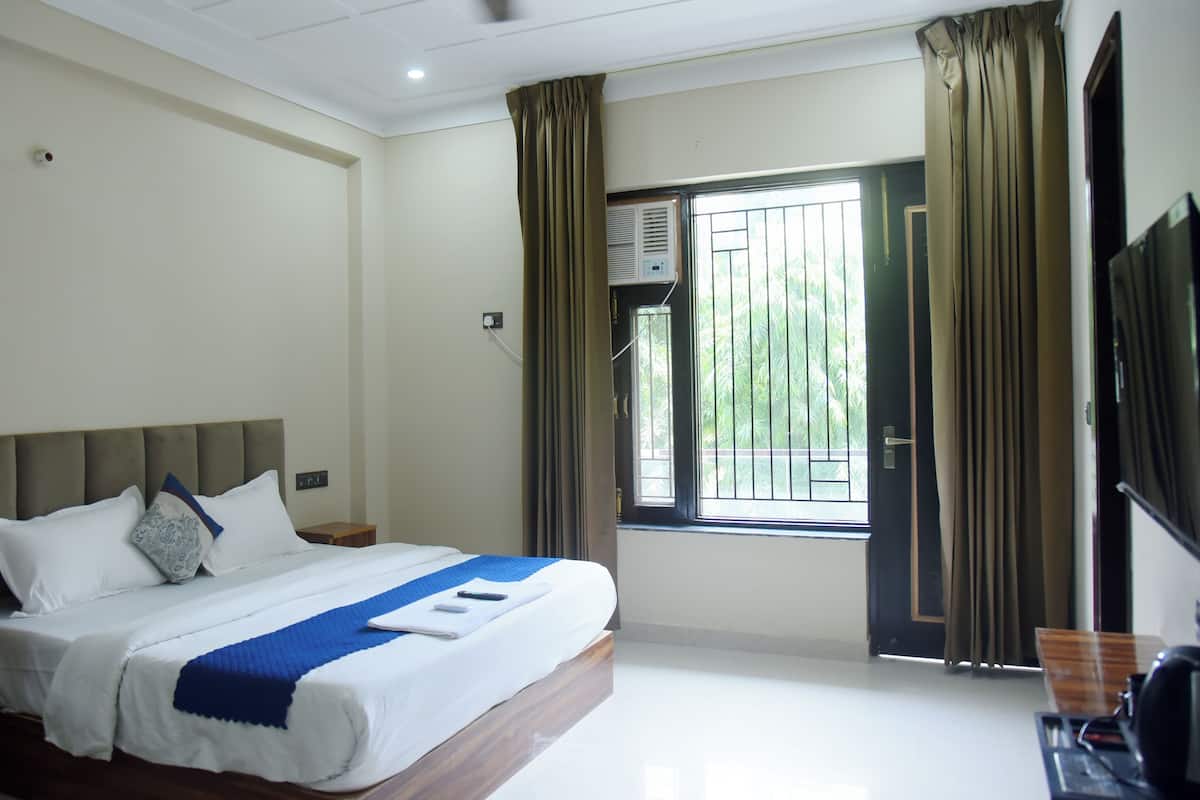 Deluxe Room | Desk, laptop workspace, soundproofing, free WiFi