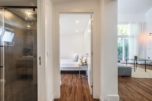 3 habitaciones, tabla de planchar con plancha, wifi y ropa de cama