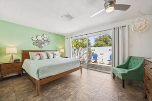 4 makuuhuonetta, työpöytä, silitysrauta/-lauta, vauvan matkasänky