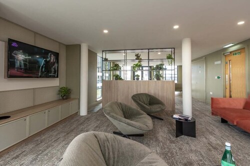 Student Only The Lyra