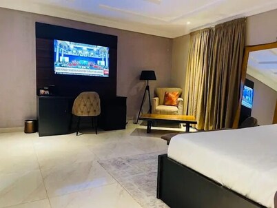 圣罗莎酒店有限公司