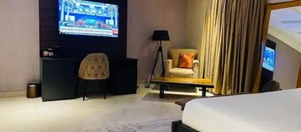 Santa Rosa Hotel LTD