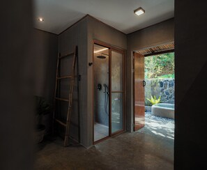 Exclusive Villa, 1 King Bed, Garden View | Desk, laptop workspace, blackout drapes, soundproofing - Inigtan Lio Villas (El Nido)