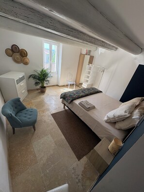 2 chambres, fer et planche à repasser, Wi-Fi, draps fournis