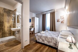 Deluxe Double or Twin Room, City View | In-room safe, desk, laptop workspace, soundproofing - florence ventuno (Florence)