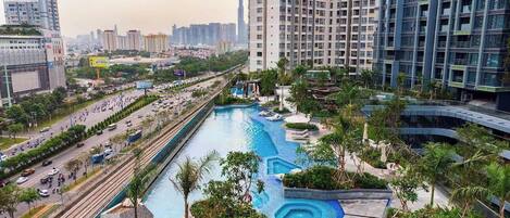 Vista frontal de la propiedad