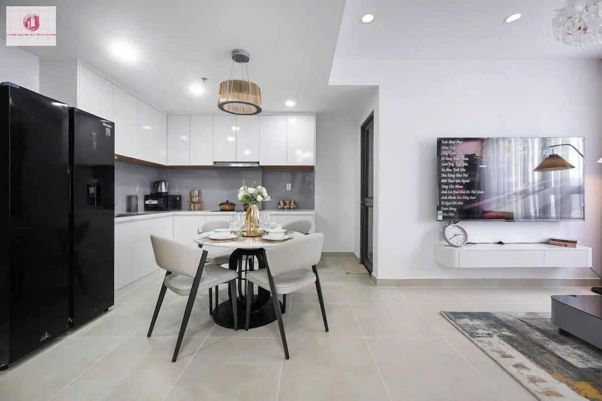 Premium Apartment, 1 King Bed, City View | Living area | 24-inch flat-screen TV with cable channels, books
