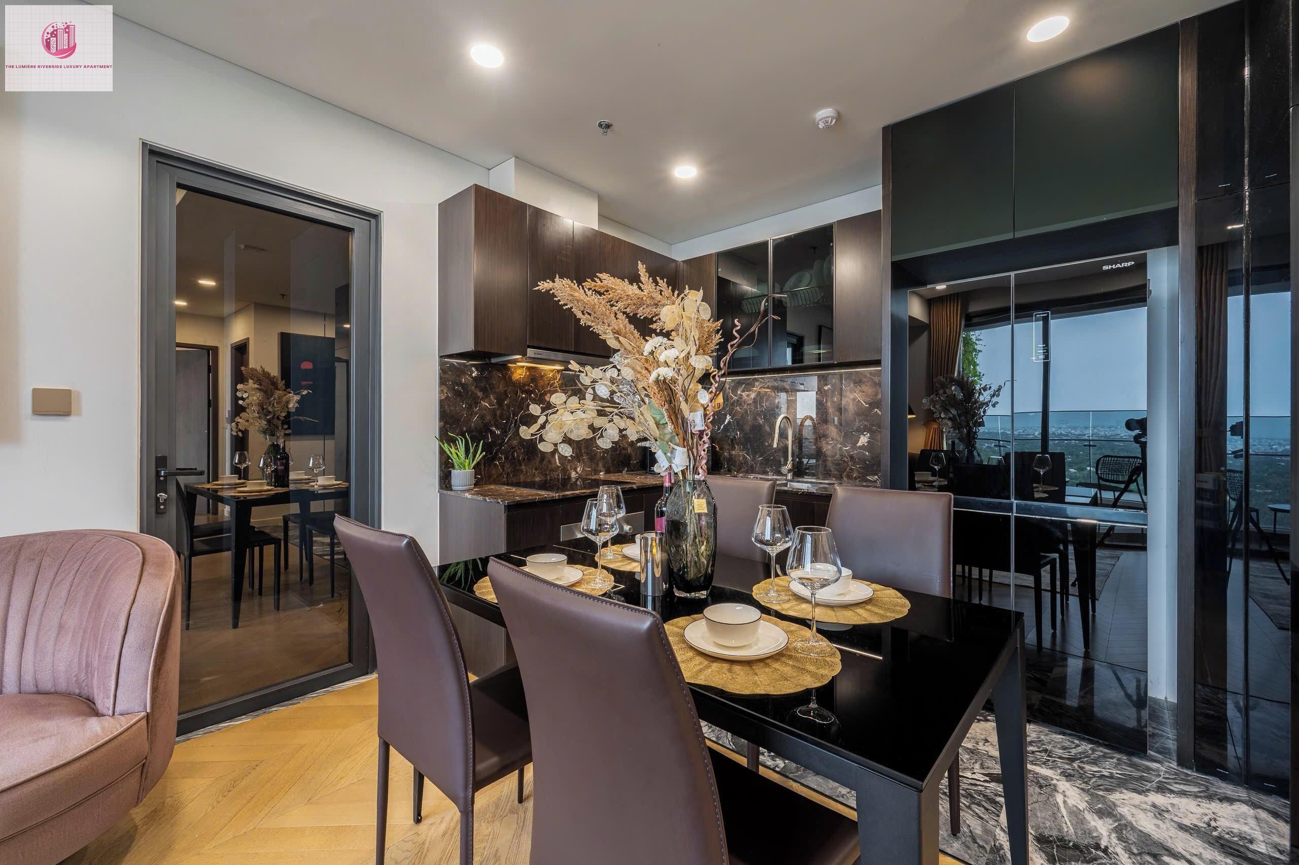 Apartamento Premium, 2 habitaciones, no fumadores, vistas a la ciudad | Zona de estar | Televisión de pantalla plana de 24 pulgadas con canales por cable