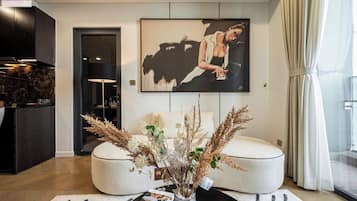 ํ๋
ธ๋ผ๋ฏน ์ํํธ, ํน์ฌ์ด์ฆ์นจ๋ 1๊ฐ, ์๋ด ์ ๋ง | ๊ฑฐ์ค ๊ณต๊ฐ | ์ผ์ด๋ธ ์ฑ๋ ์์ฒญ์ด ๊ฐ๋ฅํ 24์ธ์น ํ๋ฉด TV, ์ฑ