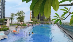 Ćrea de juegos infantiles al aire libre