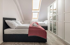 2 عدّة غرف نوم ومكتب ومكواة/لوح كي وواي فاي مجانًا