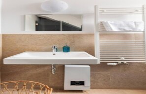 مجففات شعر، مناشف، صابون، شامبو