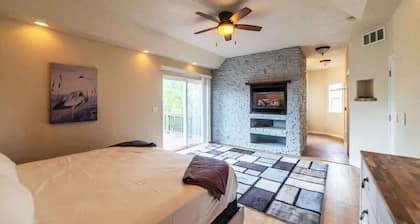 Michigan Hills Manor 5,000sf w/Hot Tub