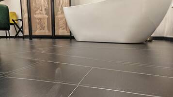 Suite Junior | Una cassaforte in camera, tende oscuranti, ferro/asse da stiro