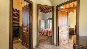 3 habitaciones, tabla de planchar con plancha y wifi gratis 
