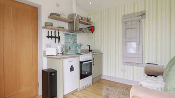 Cookware/dishes/utensils