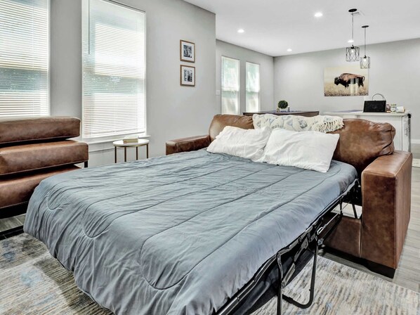 3 bedrooms, desk, iron/ironing board, travel crib