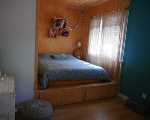 2 bedrooms, desk, iron/ironing board, free WiFi