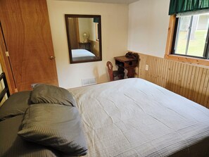 2 slaapkamers, een strijkplank/strijkijzer, wifi, beddengoed