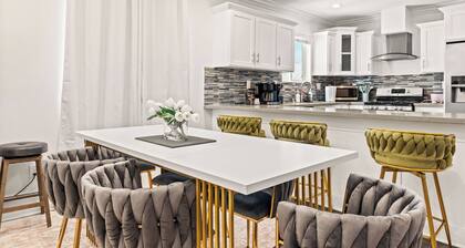 Spacious 4-bedroom townhome in beautiful Los Angeles with private parking